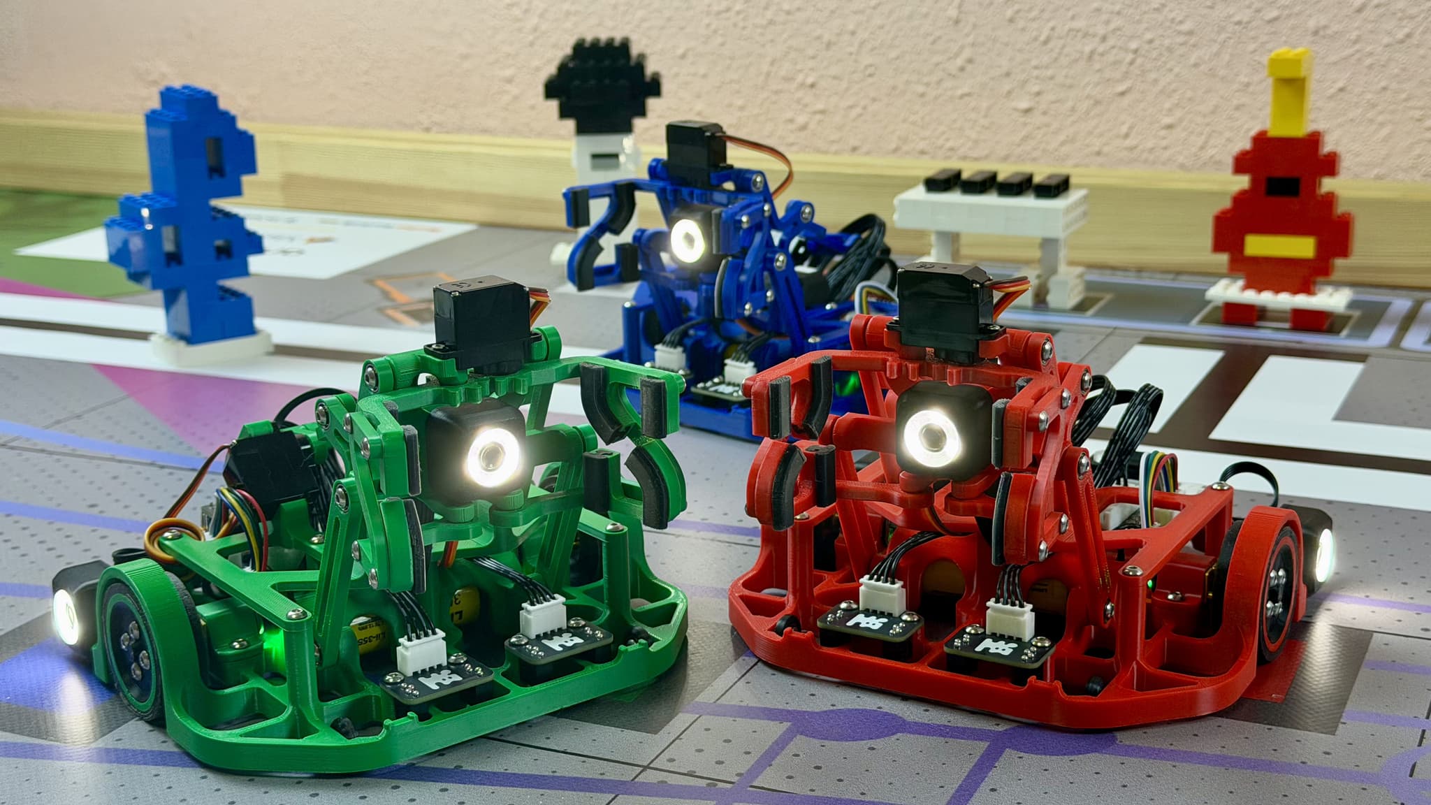 Little Robot on the track mat